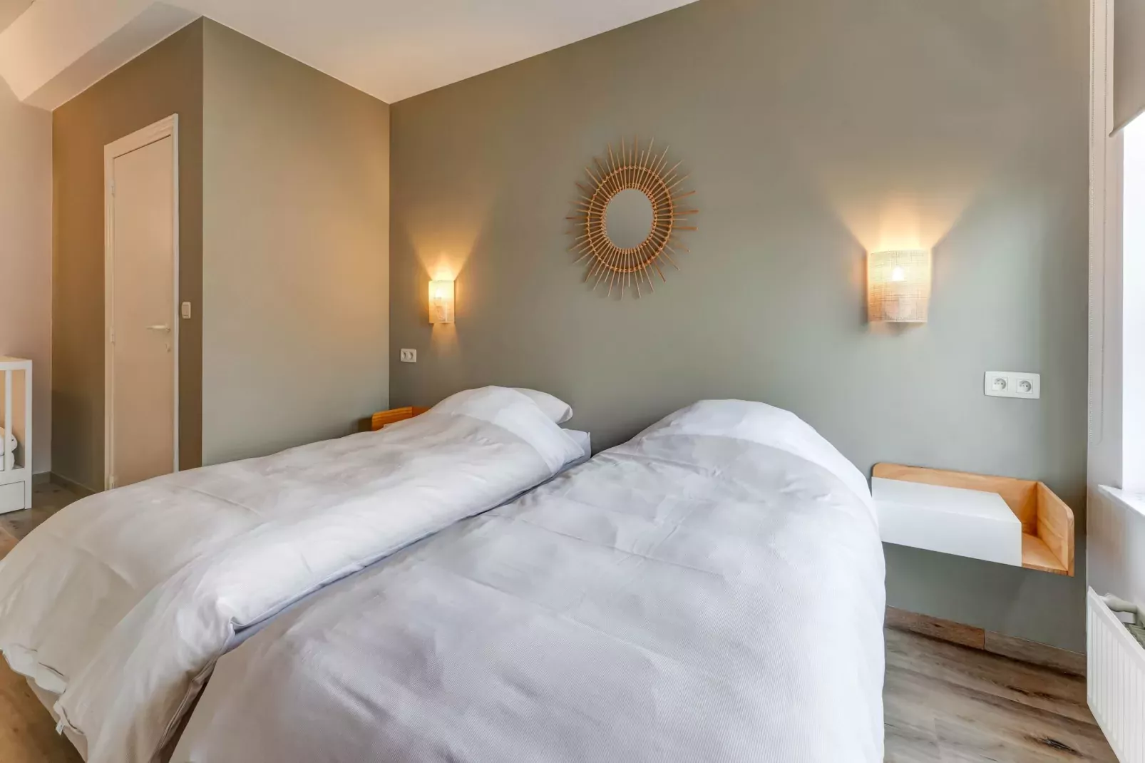 Luxe vakantiewoning met sauna en jacuzzi in Heers-Schlafzimmer