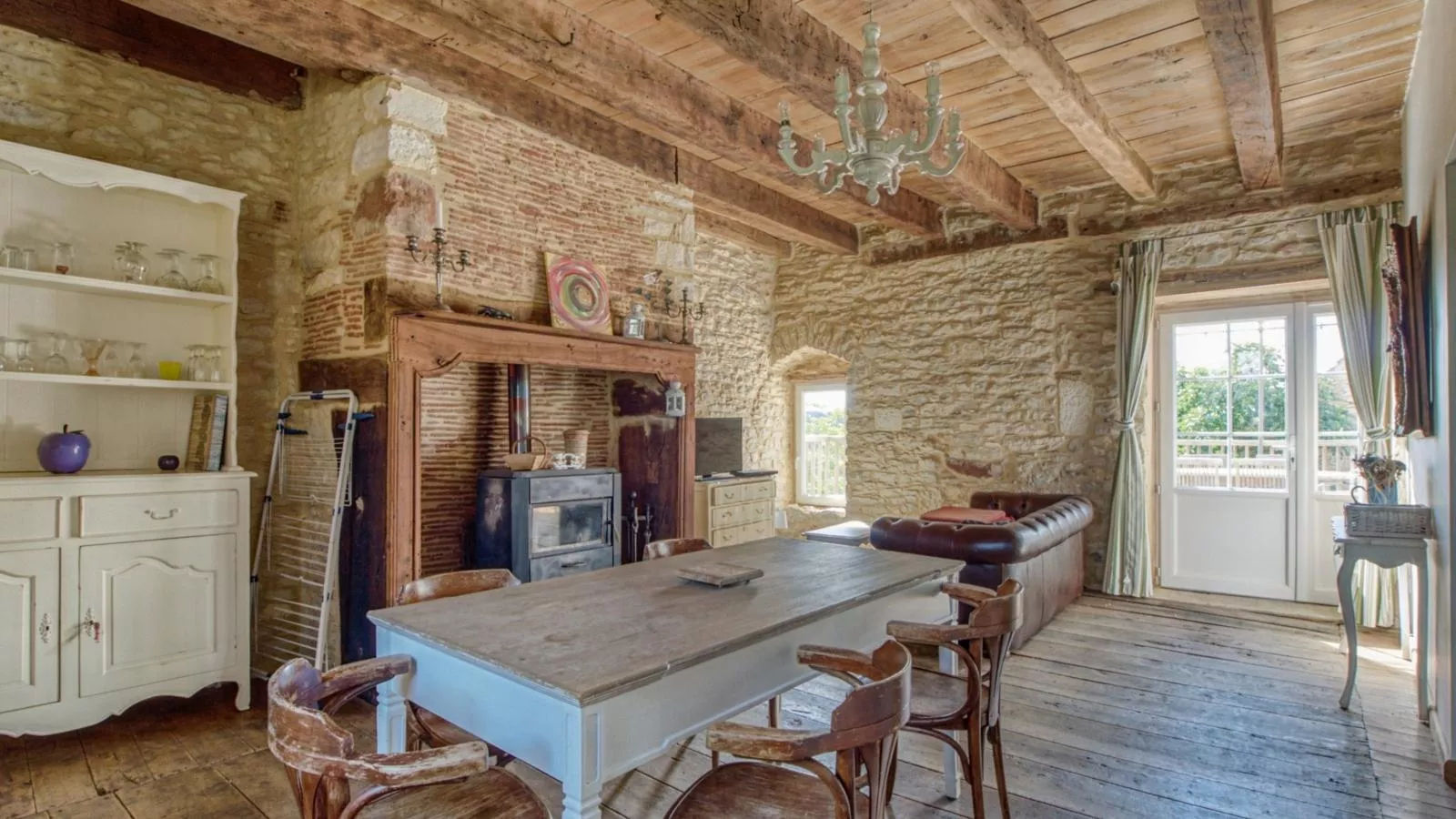 Lavende-Dining room