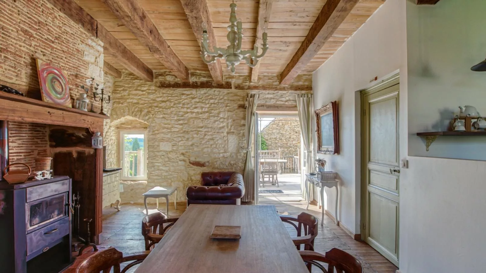 Lavende-Dining room