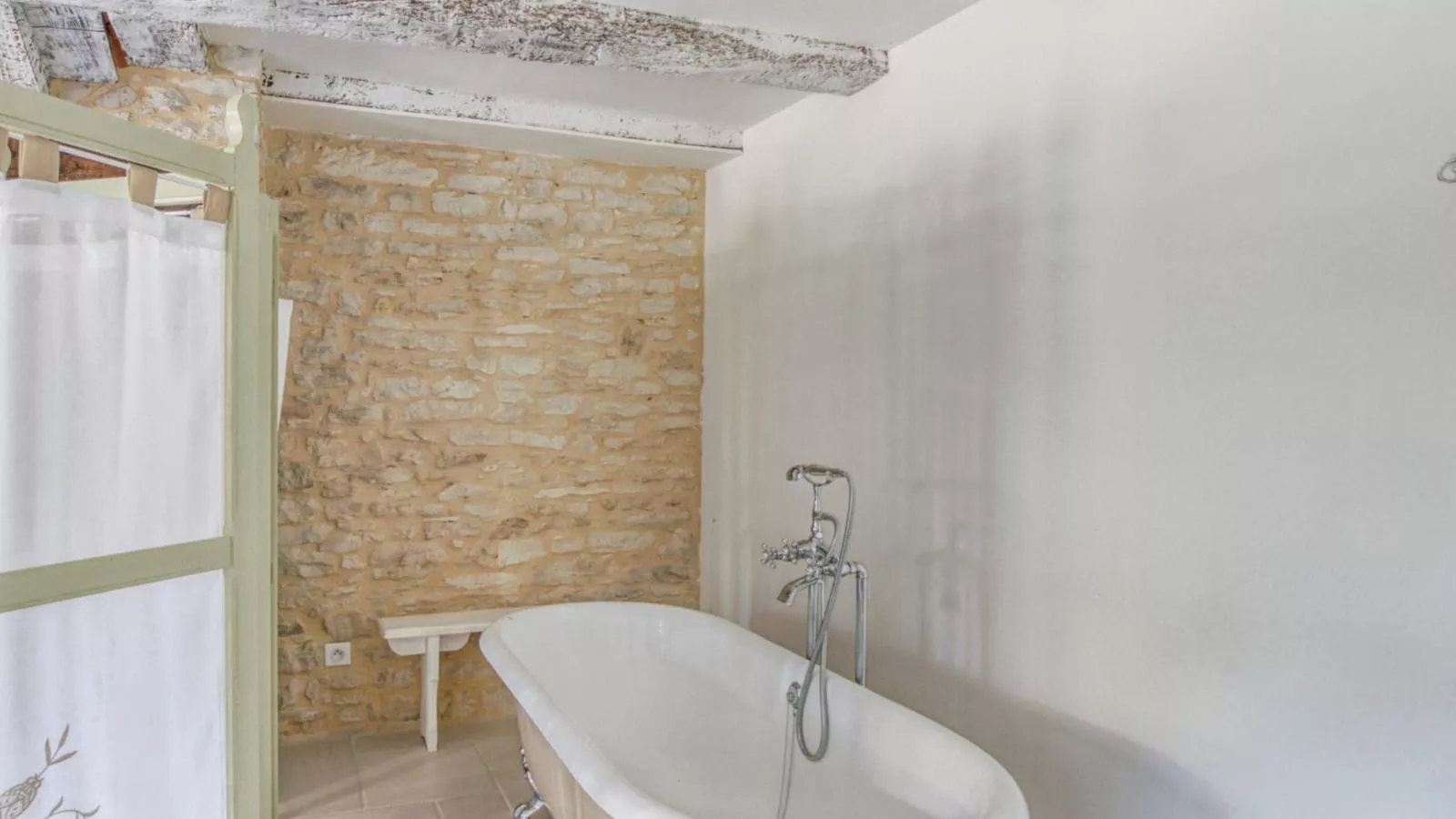 Lavende-Bathroom