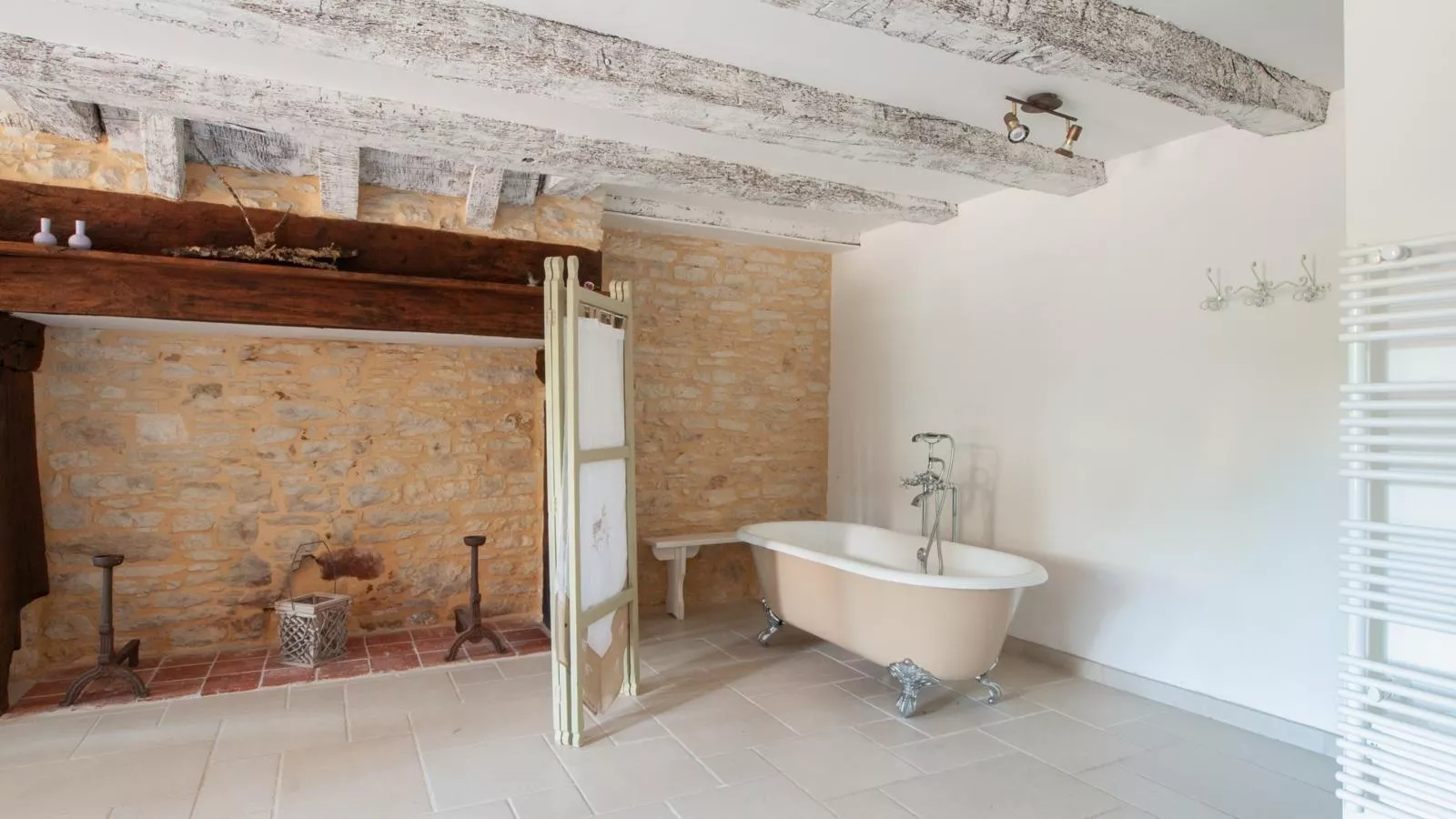 Lavende-Bathroom