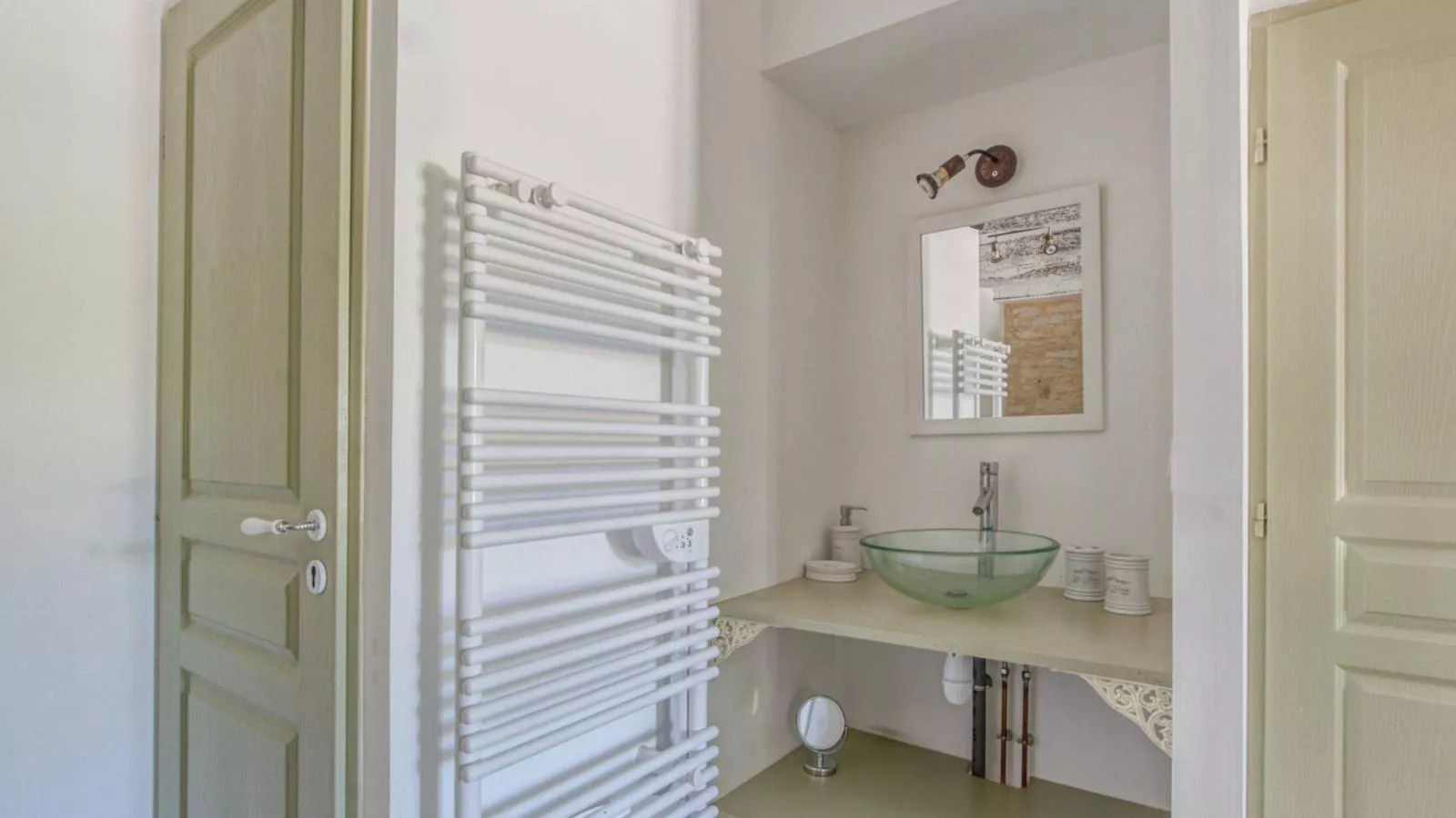 Lavende-Bathroom
