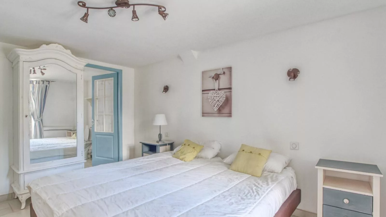 Lavende-Bedroom