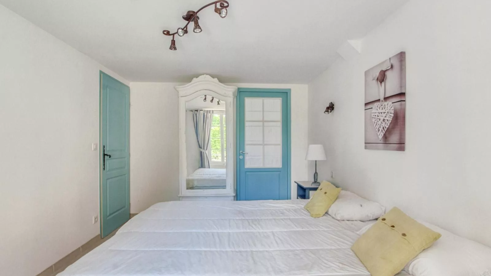 Lavende-Bedroom