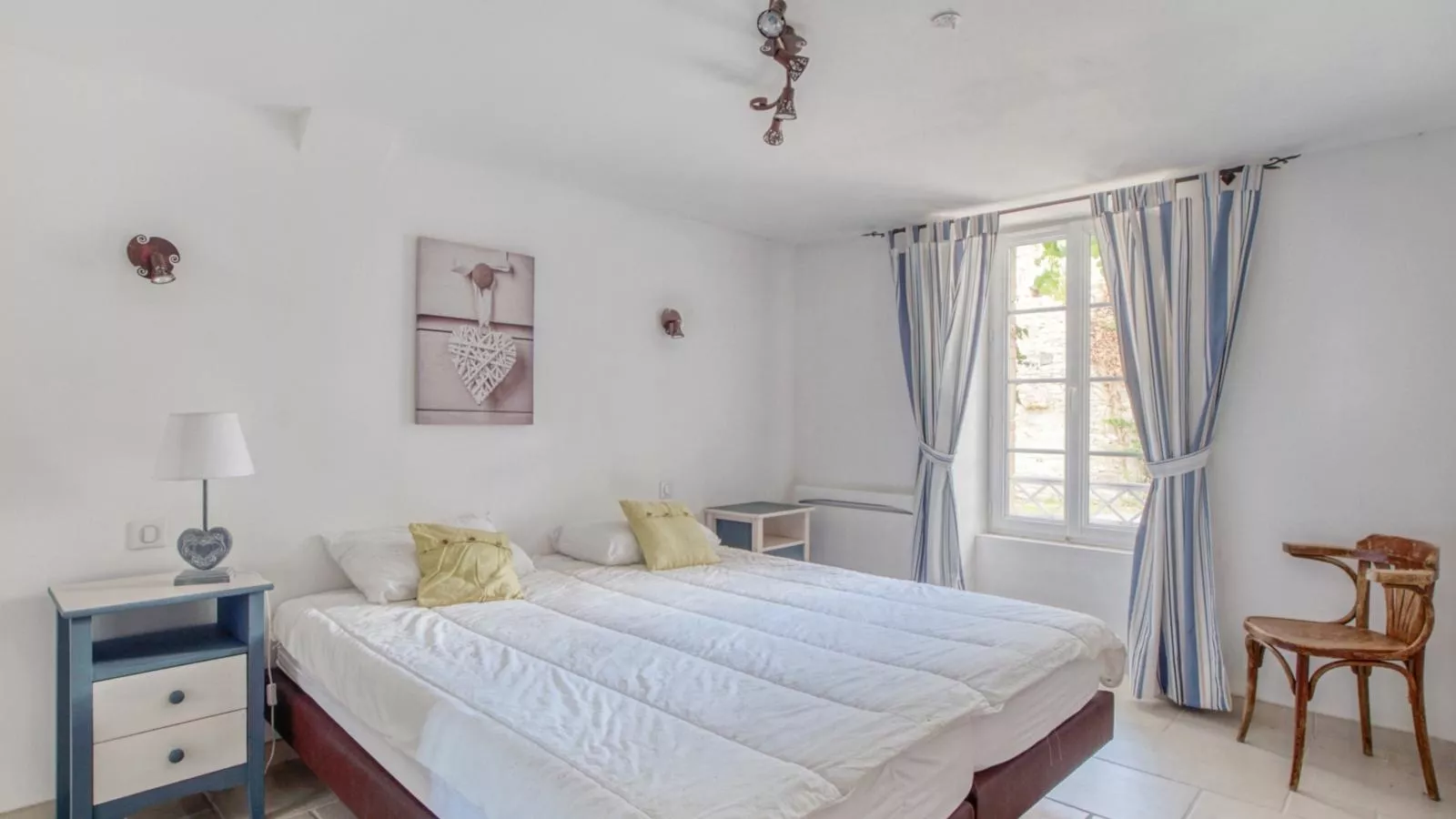 Lavende-Bedroom