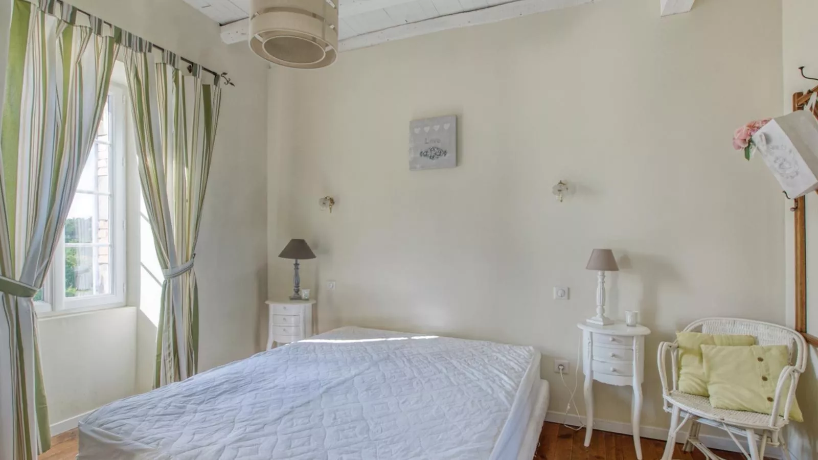 Lavende-Bedroom