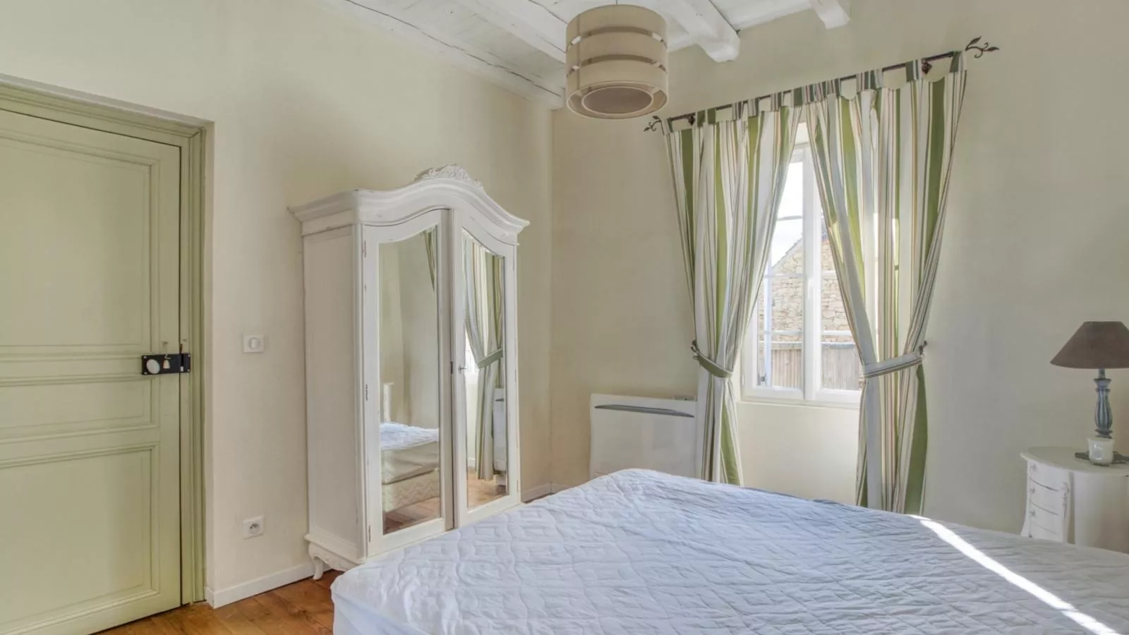 Lavende-Bedroom