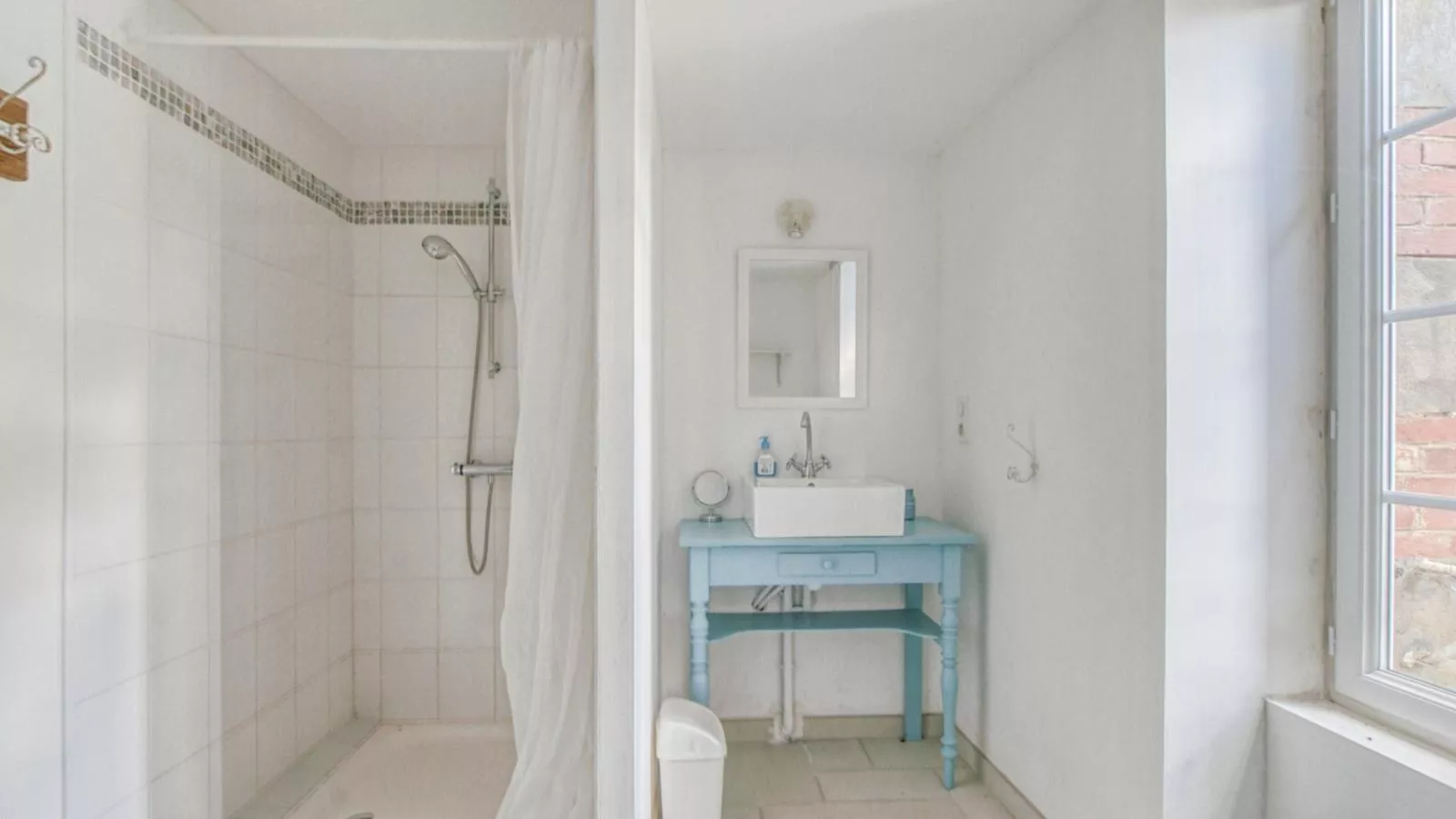 Lavende-Bathroom
