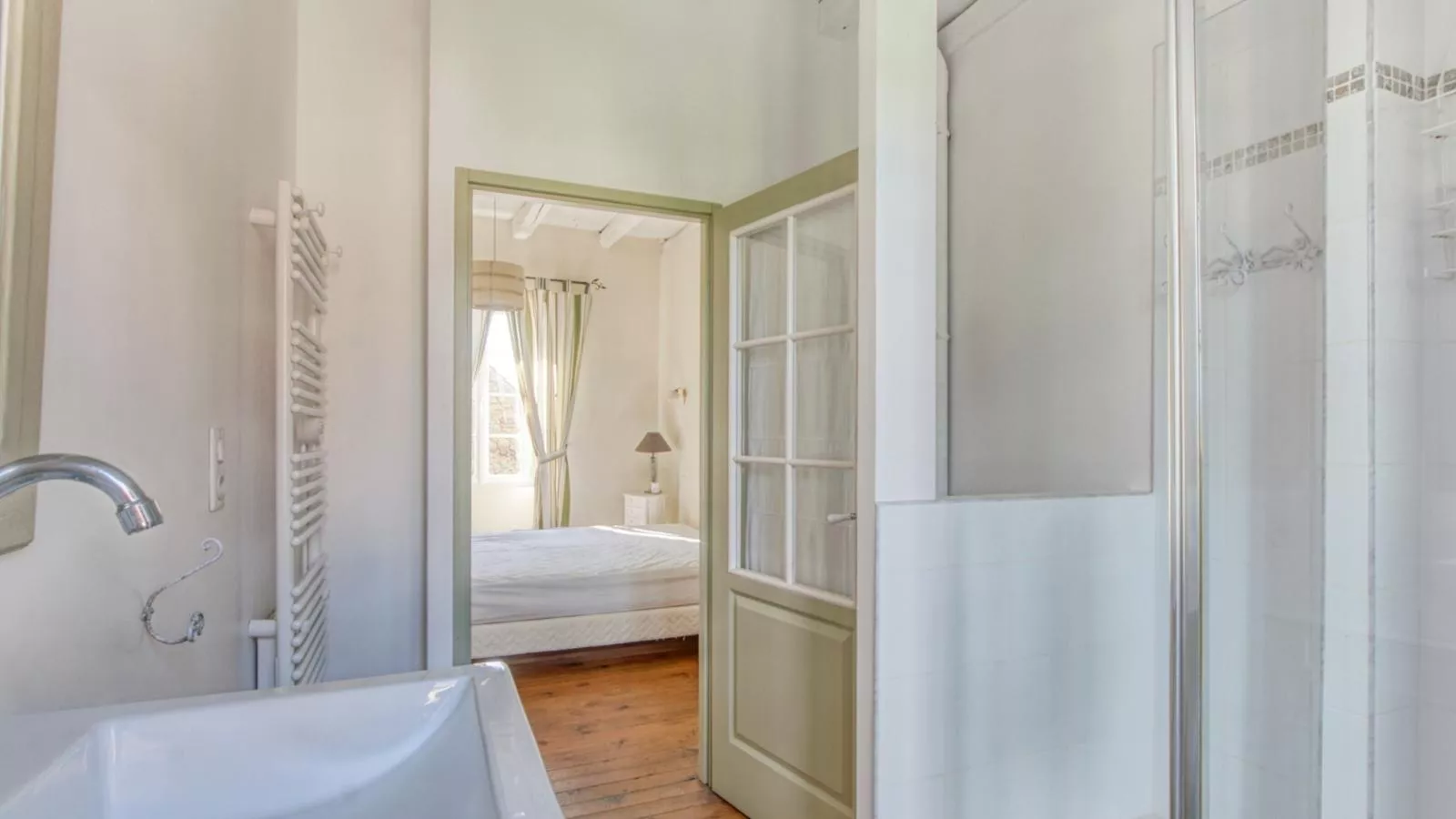 Lavende-Bathroom