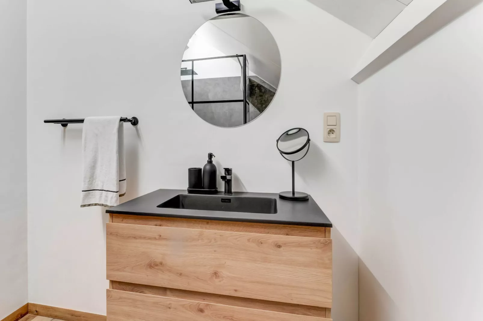Luxe vakantiewoning met sauna en jacuzzi in Heers-Badezimmer