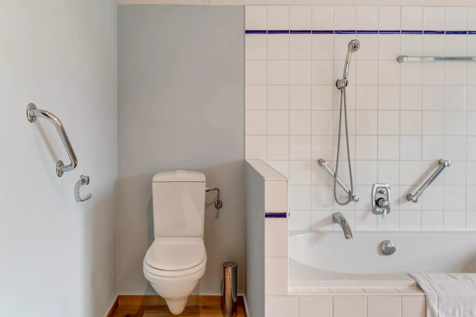 Luxe vakantiewoning met sauna en jacuzzi in Heers-Badezimmer