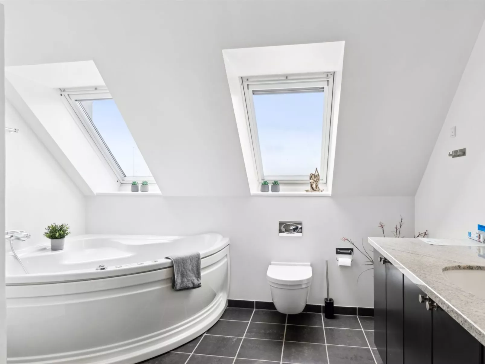 "Skade" - 10m from the sea-Inside