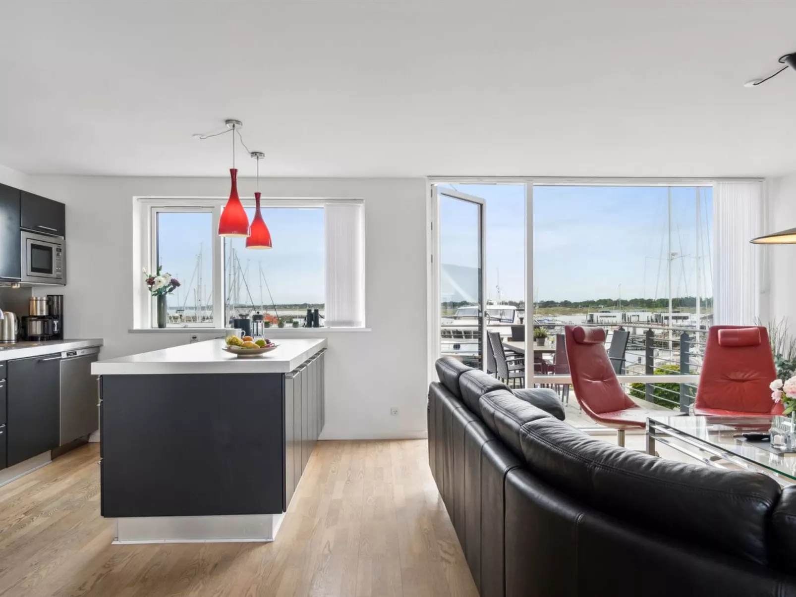 "Skade" - 10m from the sea-Inside