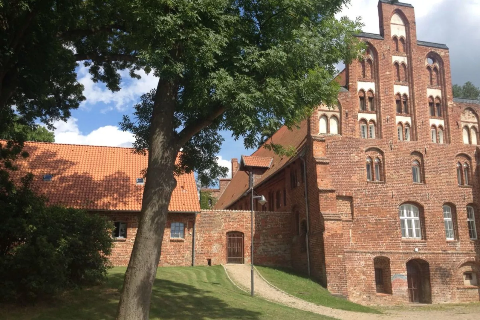Ferienhaus Im Gutshofpark mit Sauna-Areas summer 20km