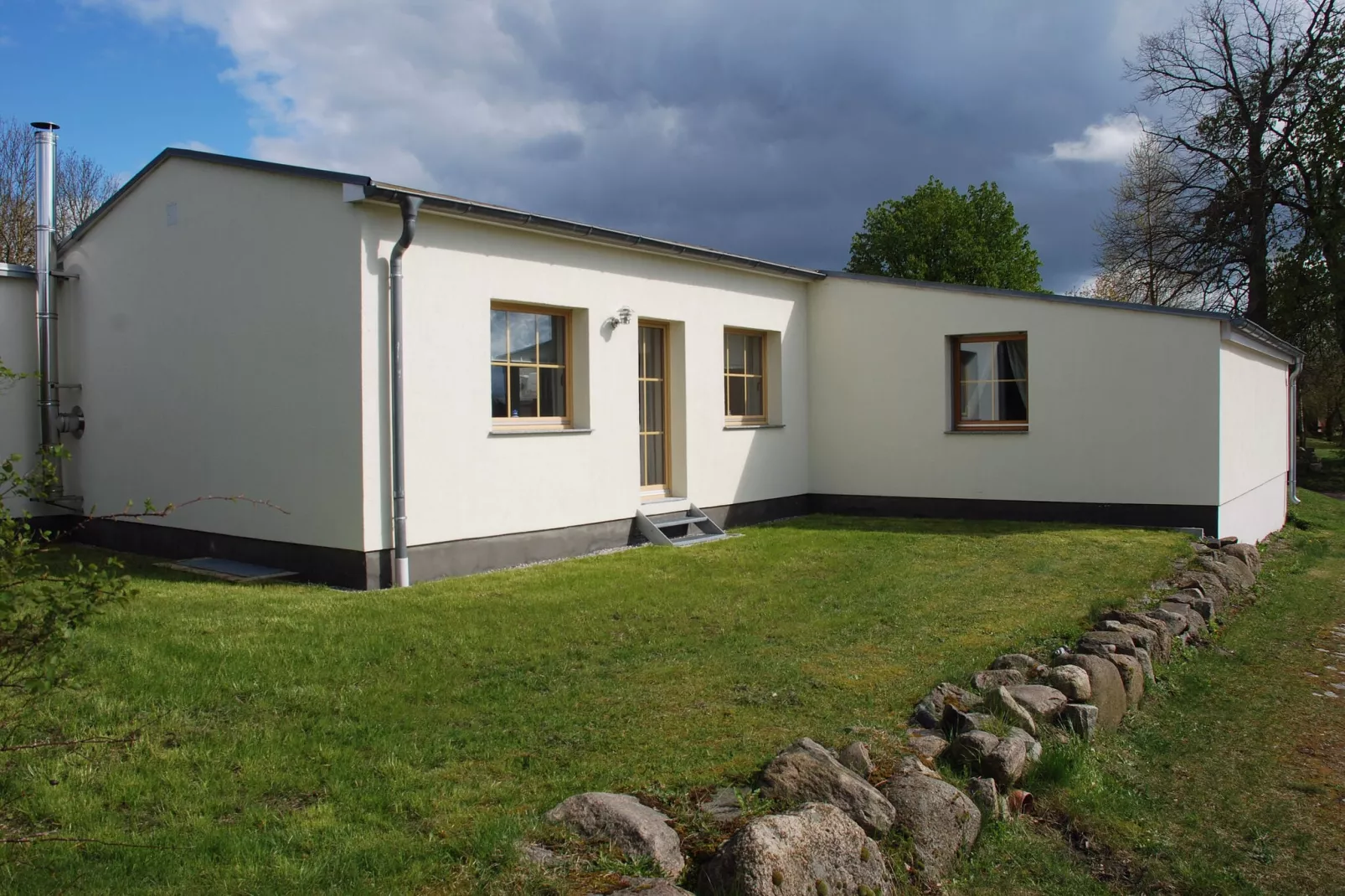 Ferienhaus Im Gutshofpark mit Sauna-Exterior summer