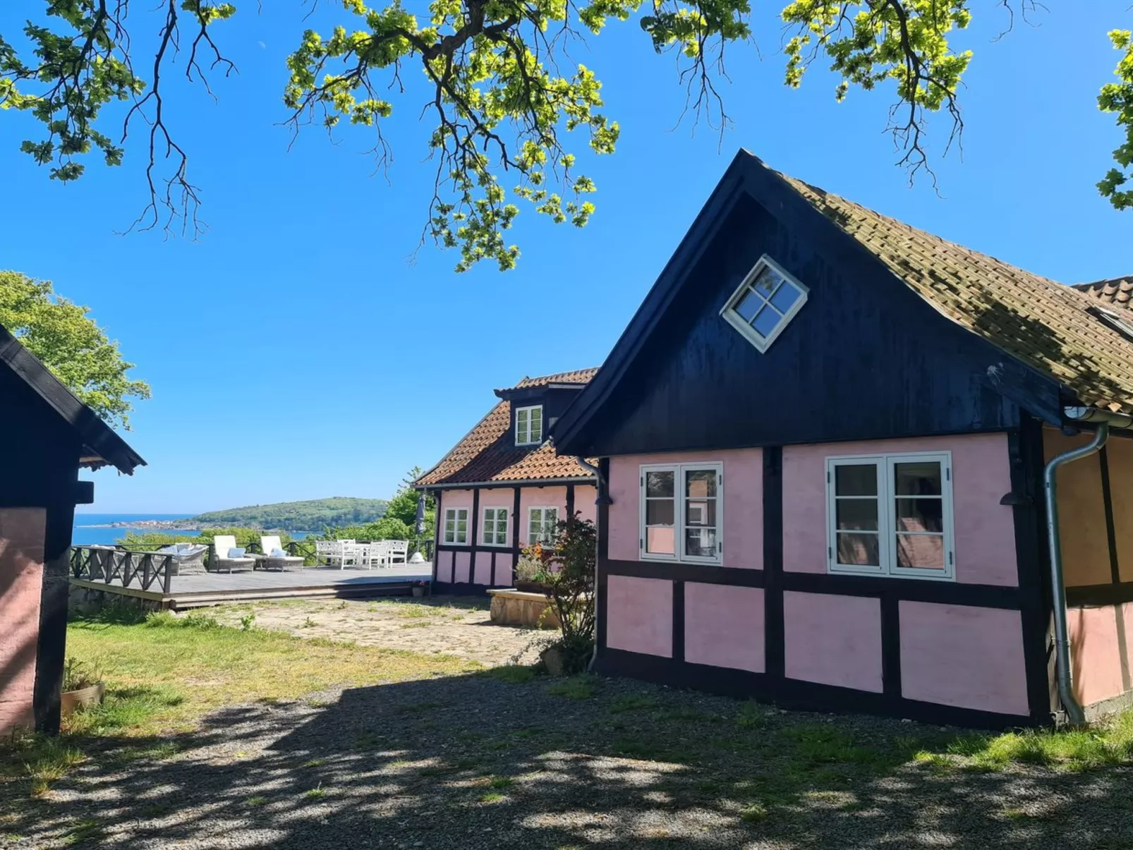 "Merrit" - 250m from the sea