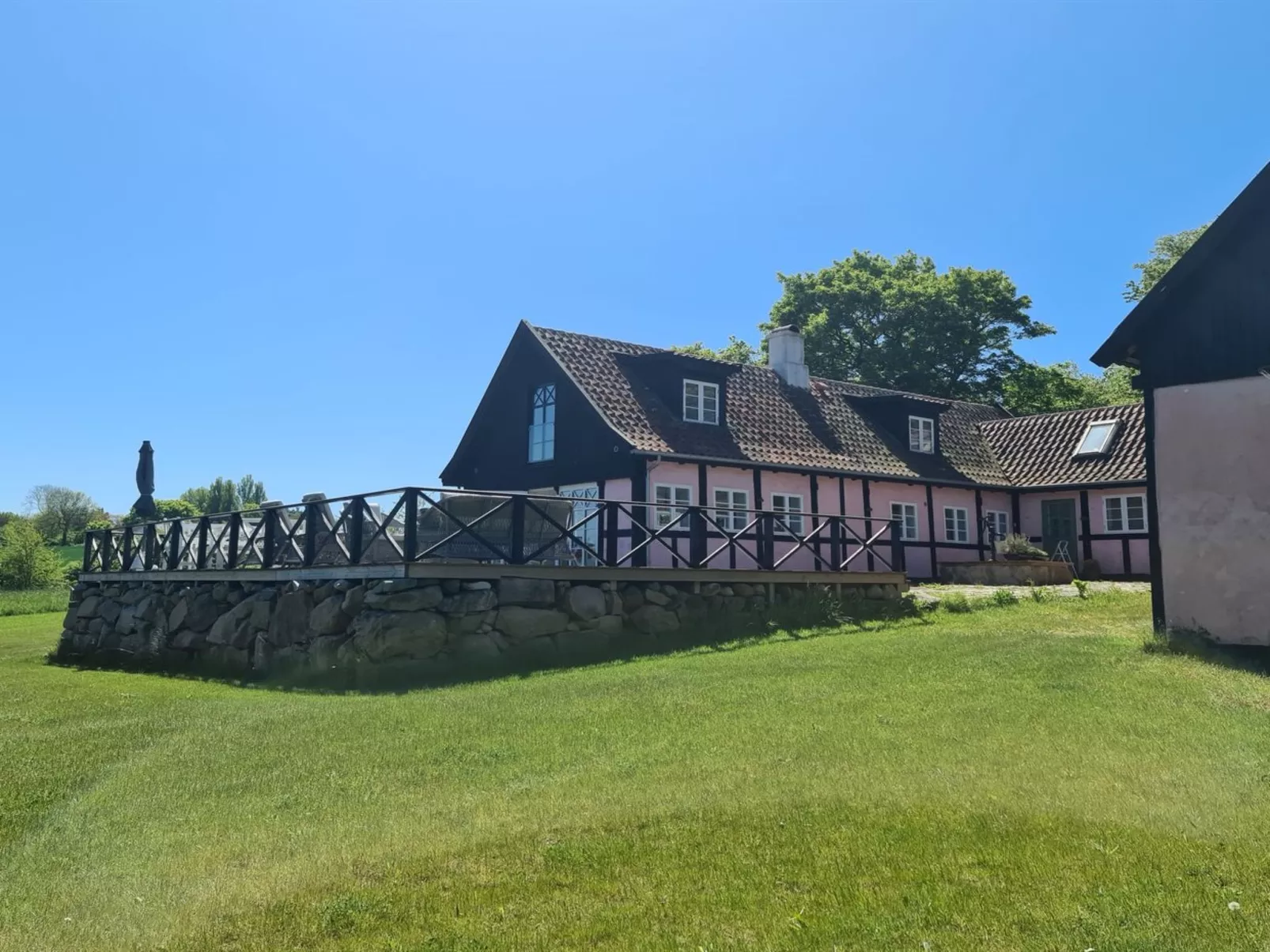"Merrit" - 250m from the sea