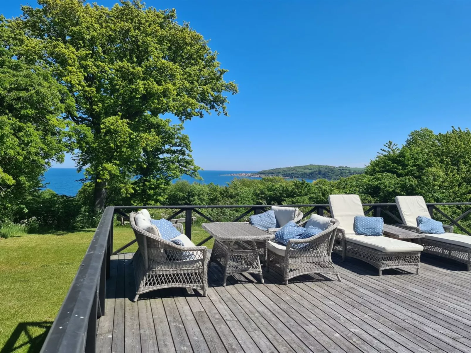 "Merrit" - 250m from the sea