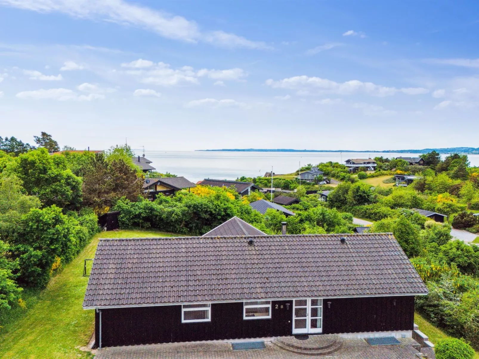 "Edo" - 250m from the sea