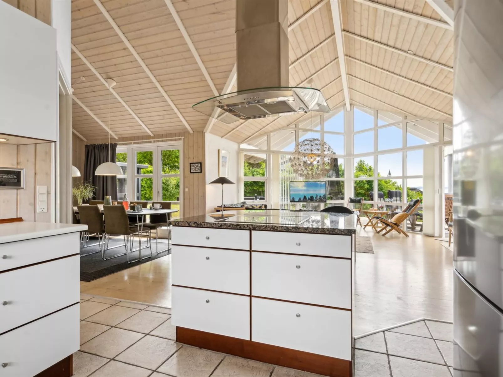 "Edo" - 250m from the sea-Drinnen