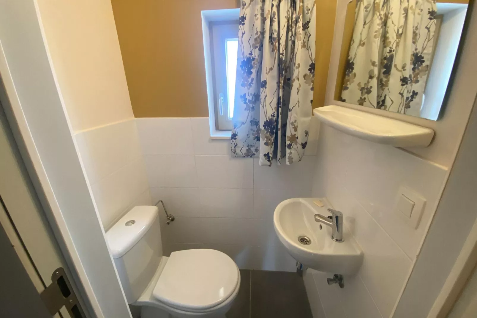 WH2 / 8-Bathroom