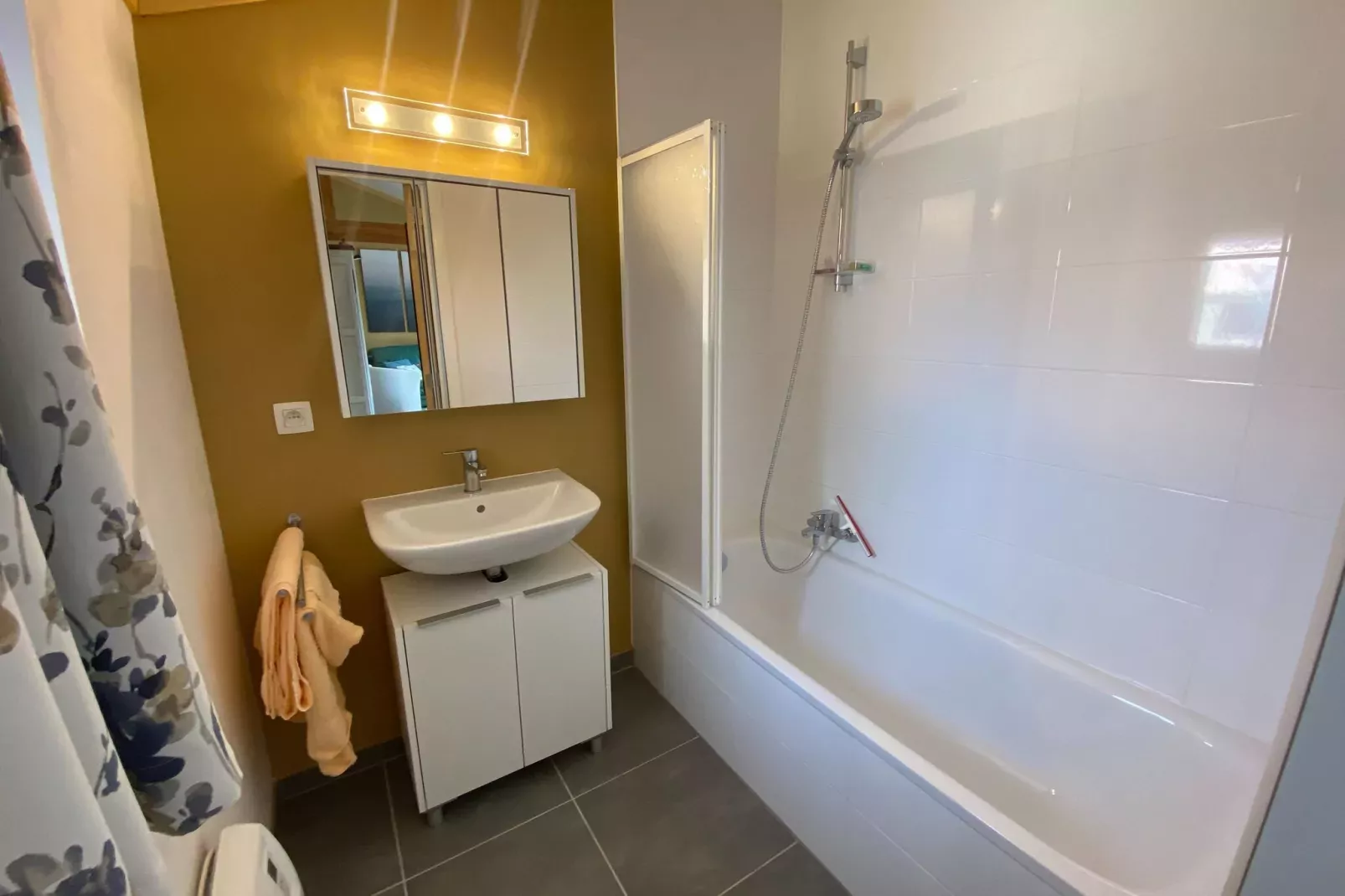 WH2 / 8-Bathroom