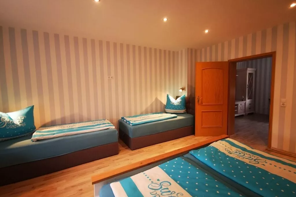 467262-Bedroom