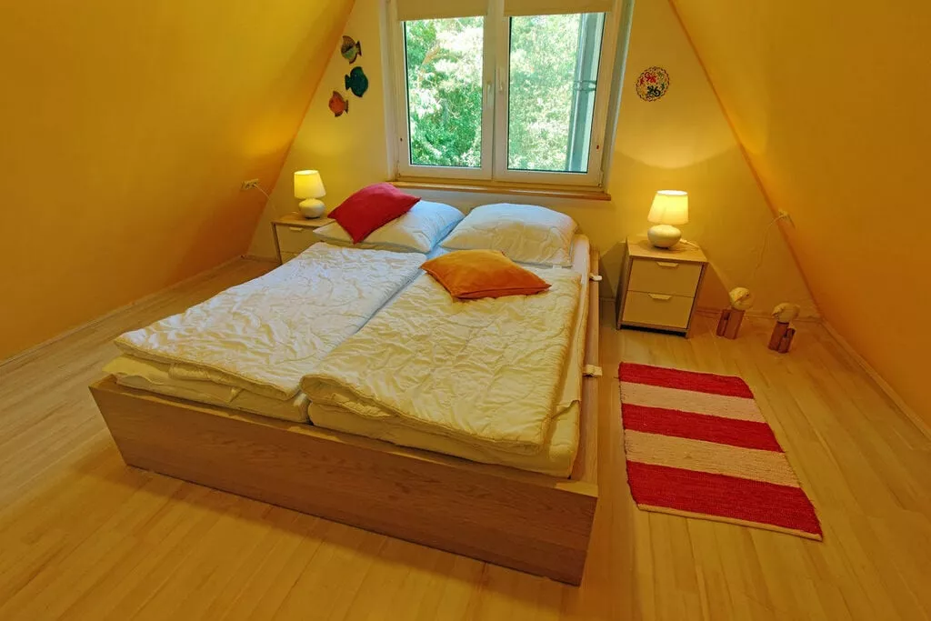 142119-Bedroom