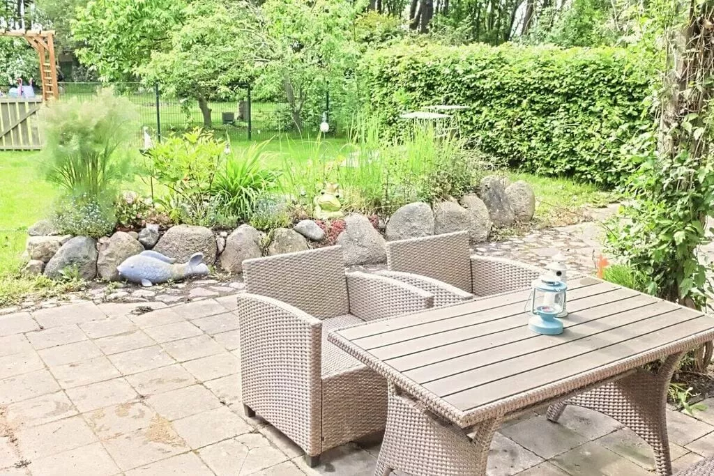 239008-Gardens summer