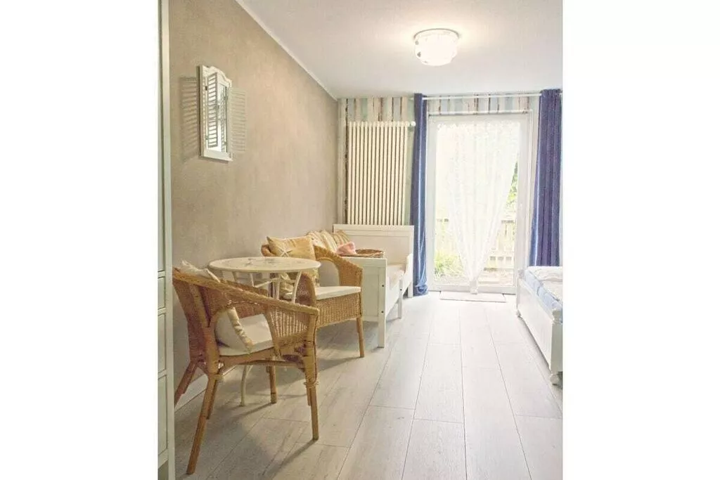 239008-Bedroom