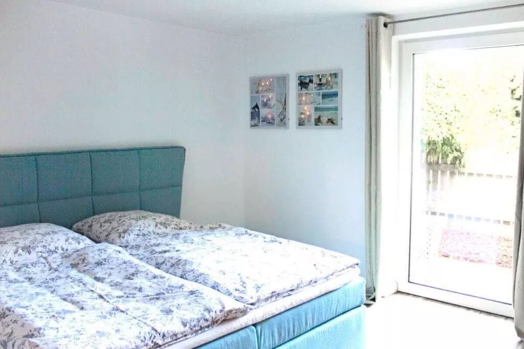 239008-Bedroom