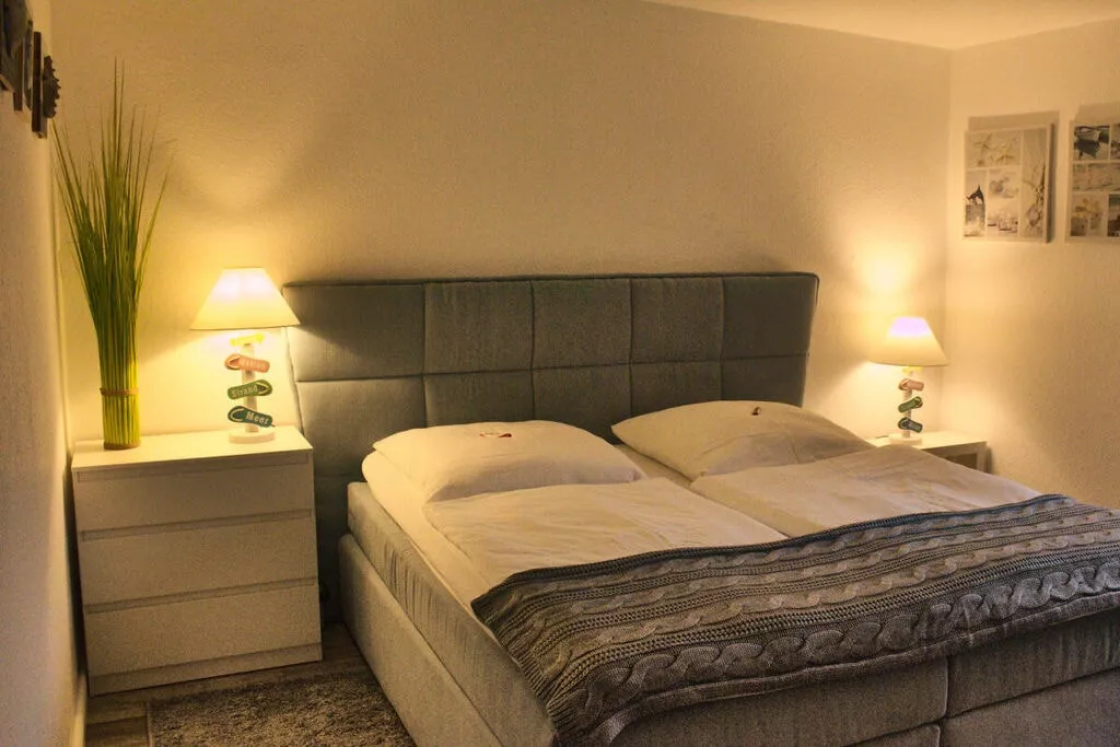 239008-Bedroom
