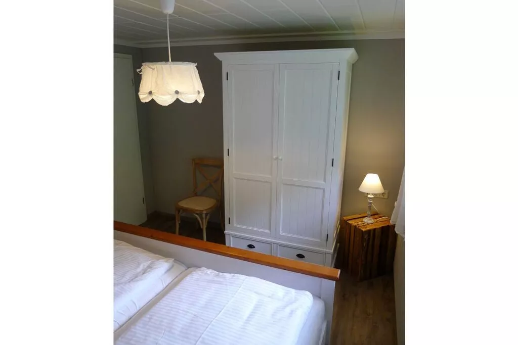 185494-Bedroom