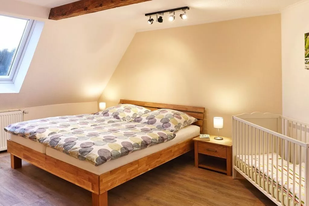 163920-Bedroom