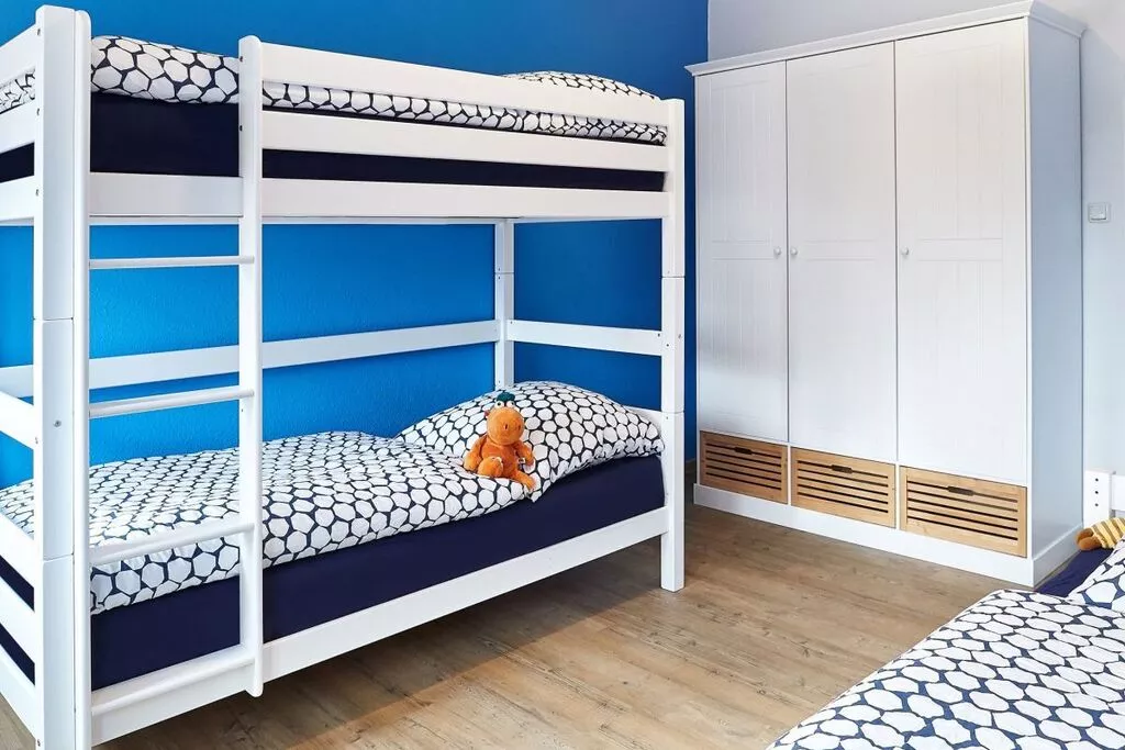 163920-Bedroom
