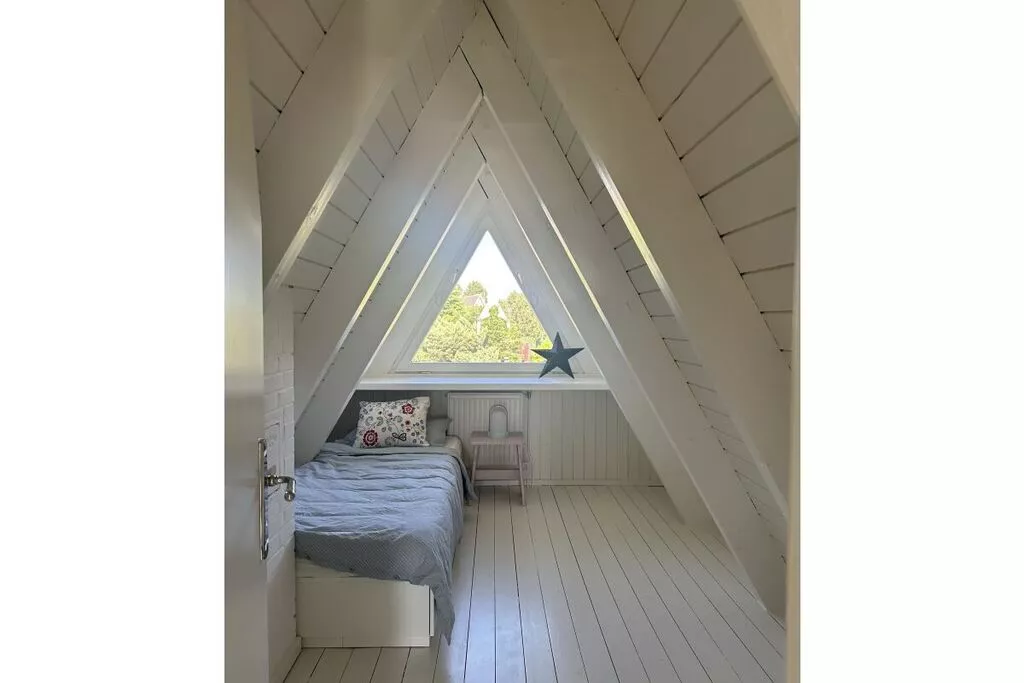 458763-Bedroom