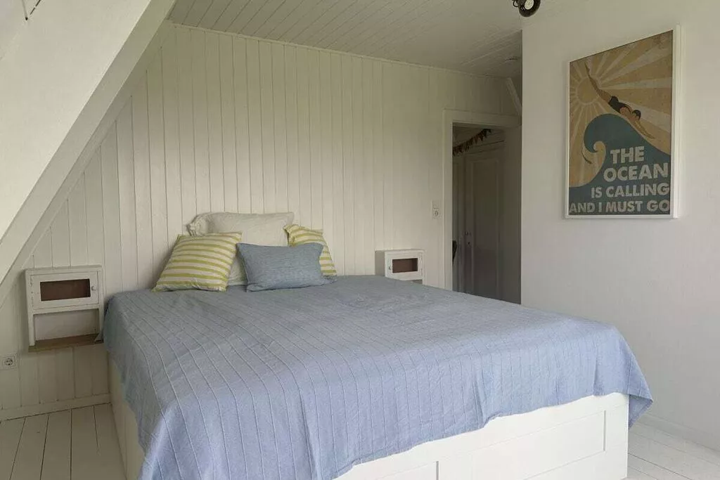 458763-Bedroom