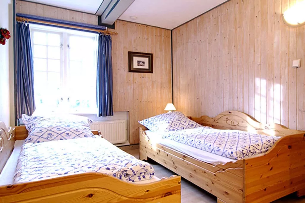 127720-Bedroom