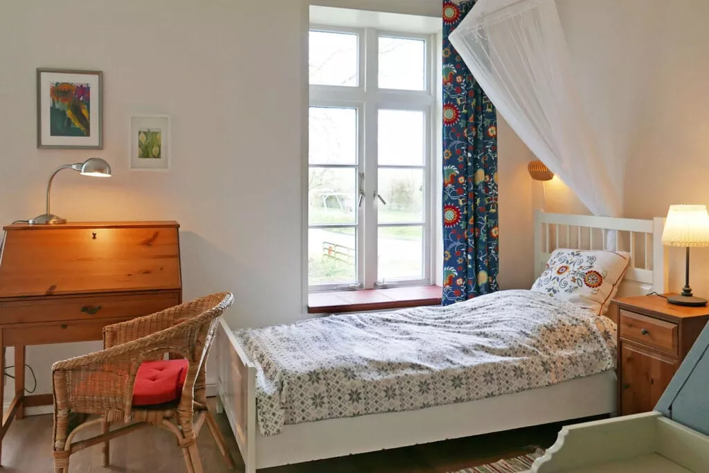 178234-Bedroom