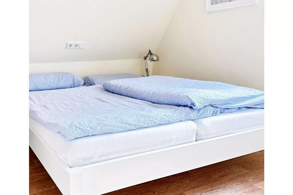 385363-Bedroom