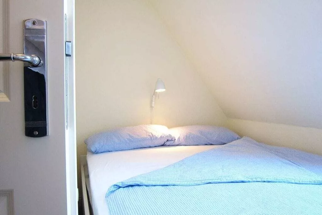 385363-Bedroom