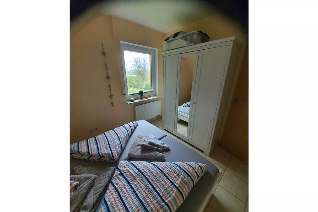 317529-Bedroom