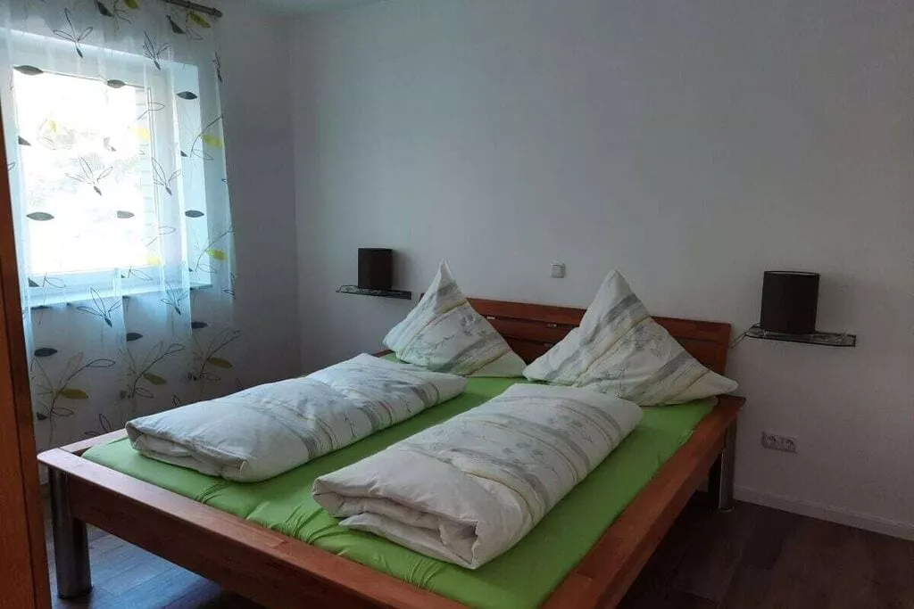 462382-Bedroom