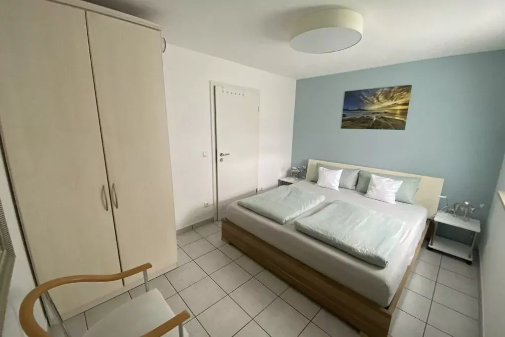80789-Bedroom