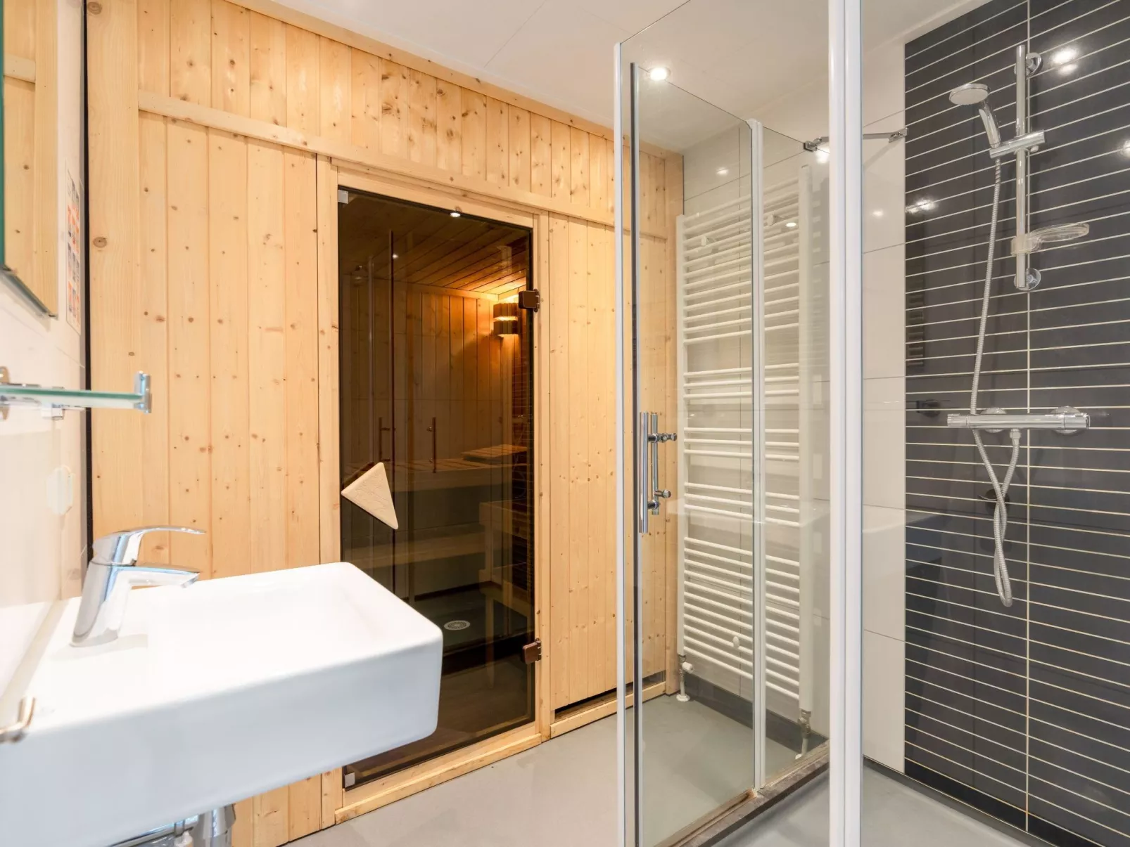 Pavilion l'etage Sauna 10-Inside