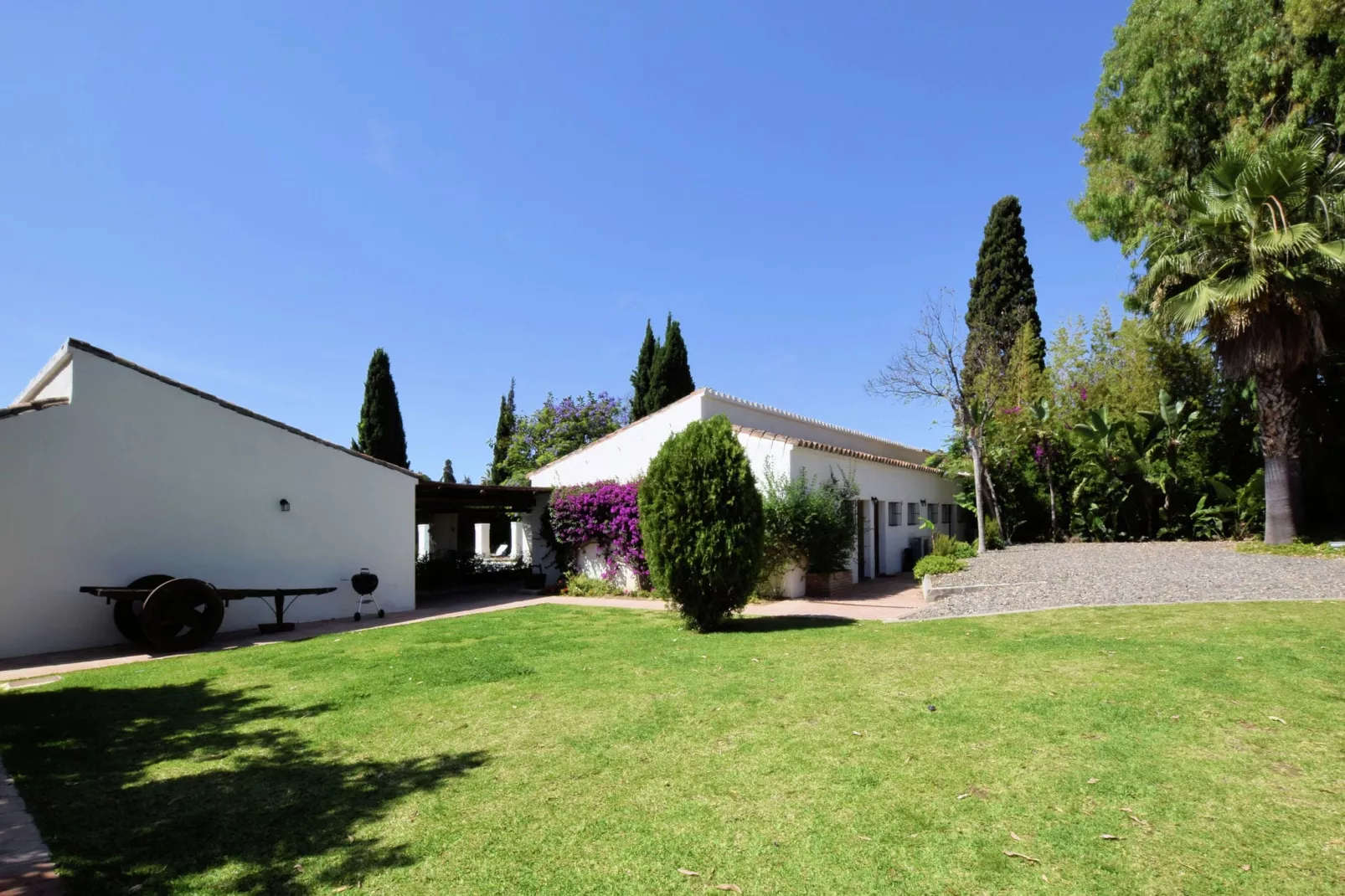 La Abadesa-Exterior summer