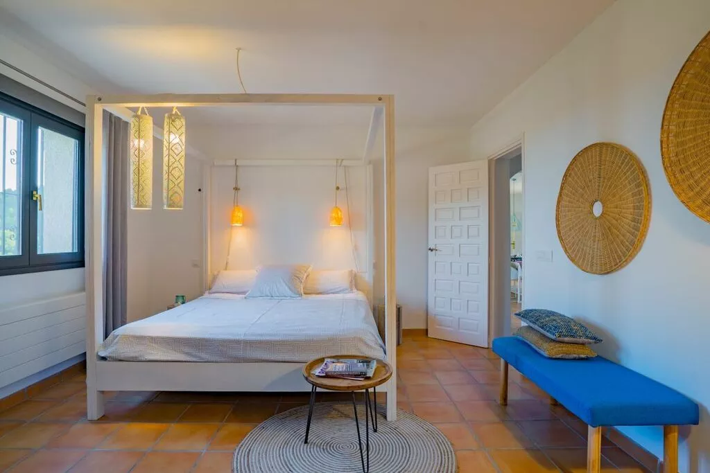 143235-Bedroom