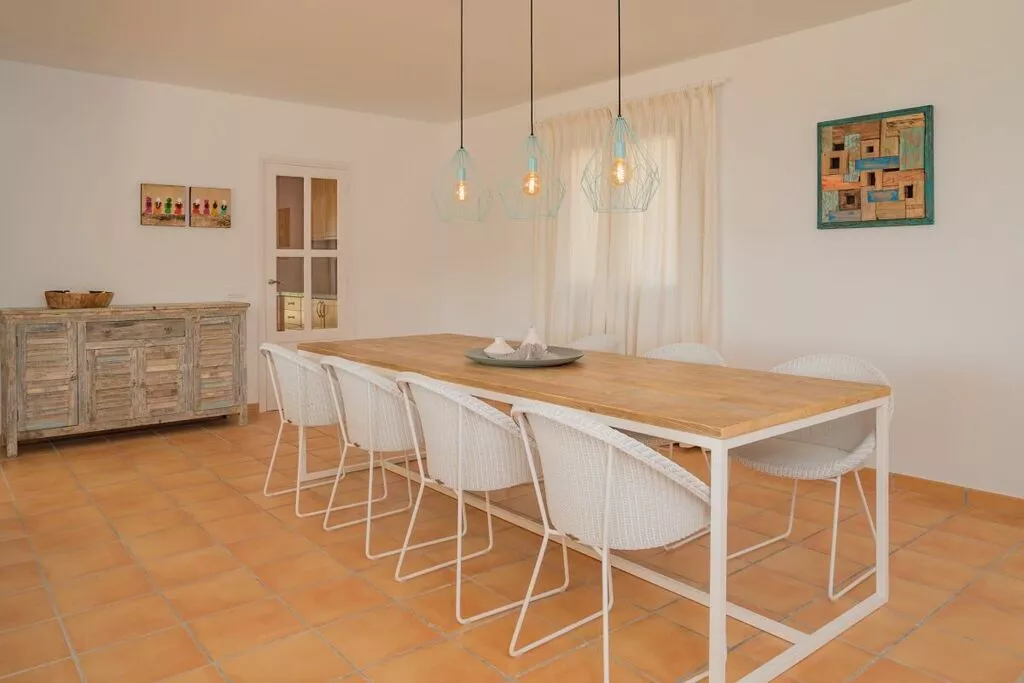 143235-Dining room