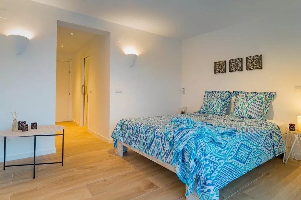 143235-Bedroom
