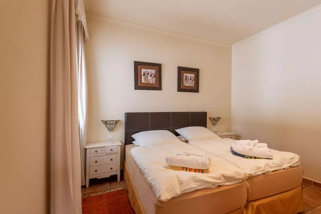17320-Bedroom